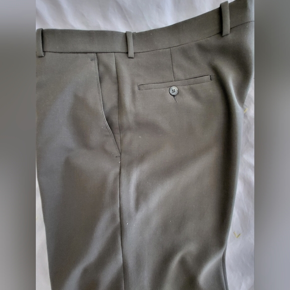 Almost New Men's Suit - 40 - Picture 10 of 14
